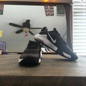 Nike Mens Black Air Max Basketball sneakers